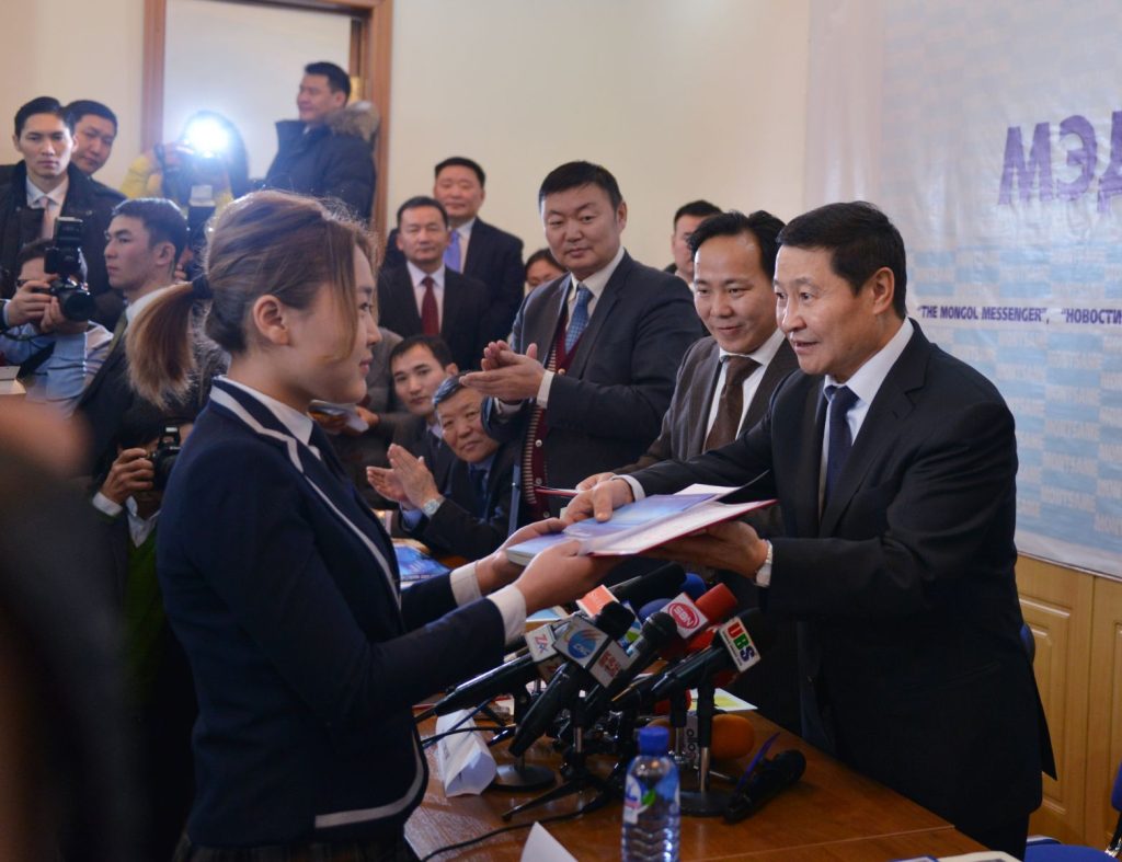 Сайхан бичигтнүүдэд шагнал гардууллаа